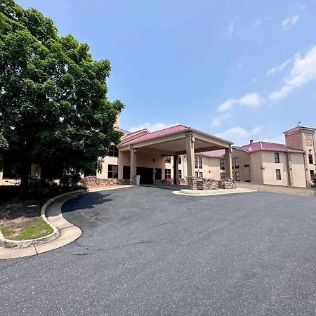 Wingate By Wyndham Waynesboro Hotel Екстериор снимка
