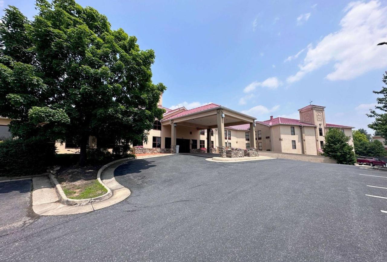 Wingate By Wyndham Waynesboro Hotel Екстериор снимка