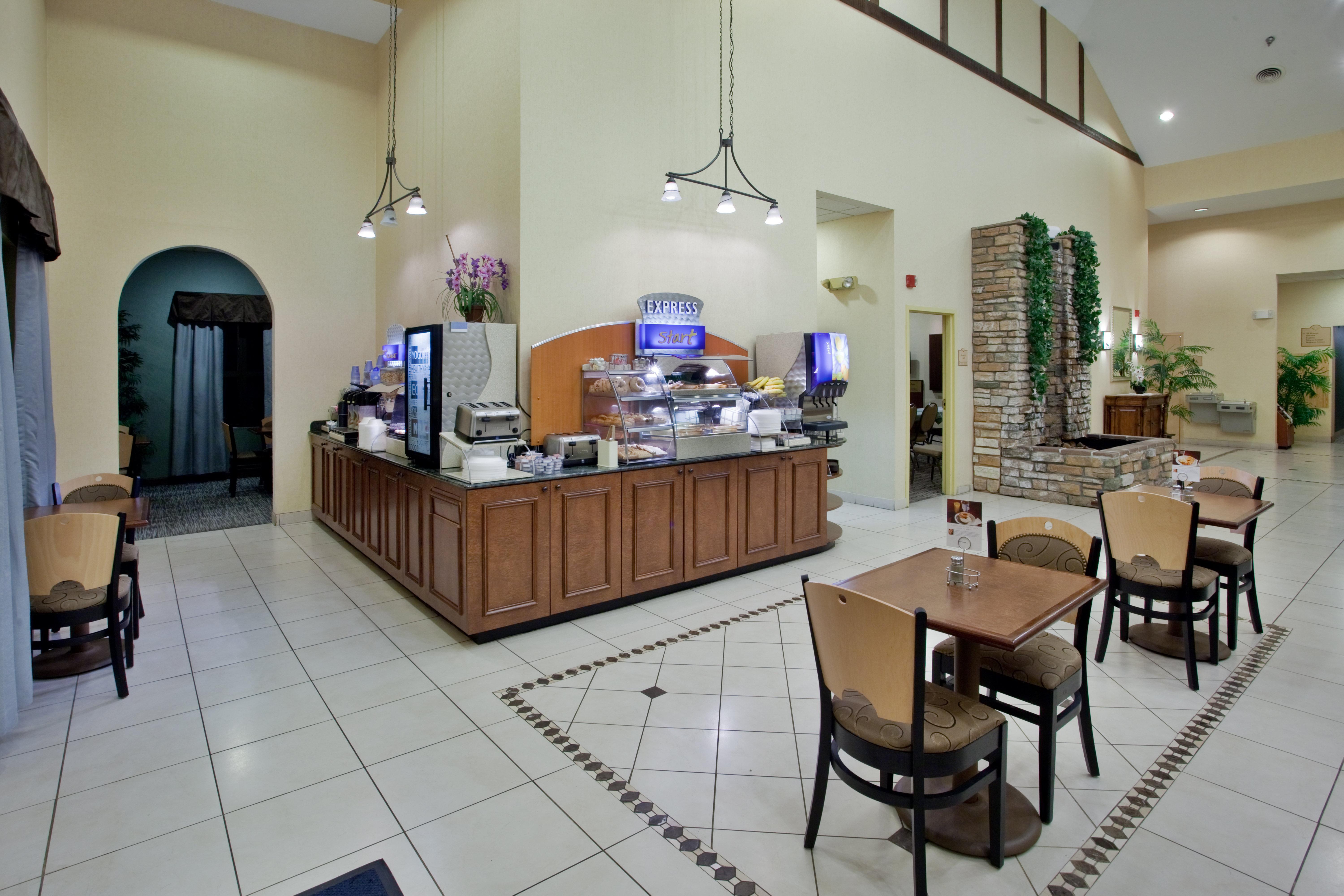 Wingate By Wyndham Waynesboro Hotel Екстериор снимка