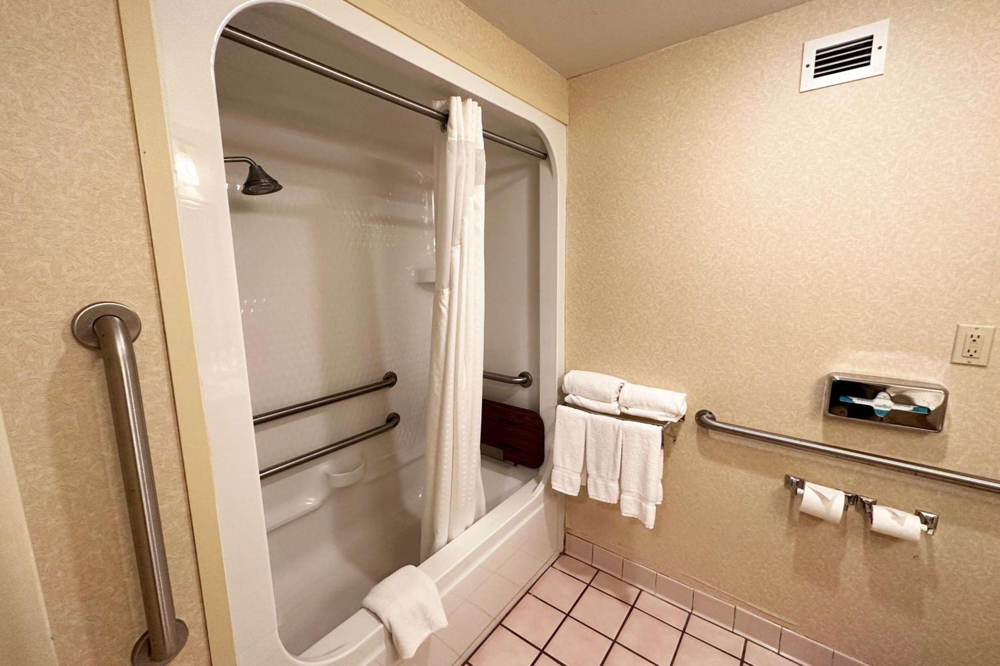Wingate By Wyndham Waynesboro Hotel Екстериор снимка