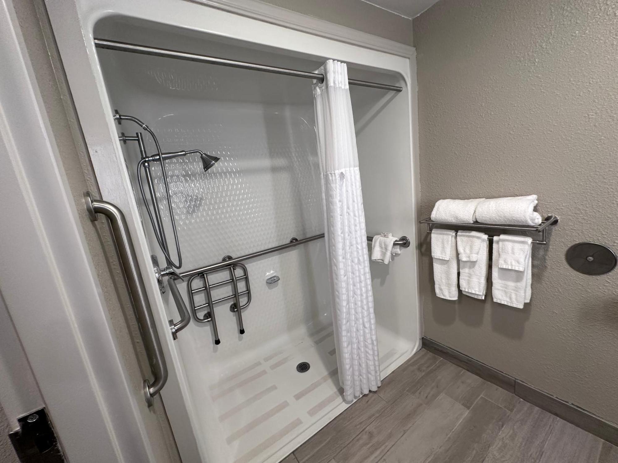 Wingate By Wyndham Waynesboro Hotel Екстериор снимка